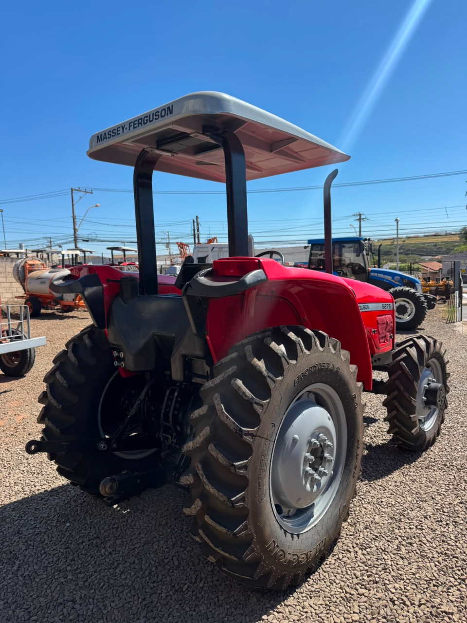 Trator Massey Ferguson 5275 ano 2004 Com 4 pneus novos Revisado único dono Valor 95 mil - Foto 1