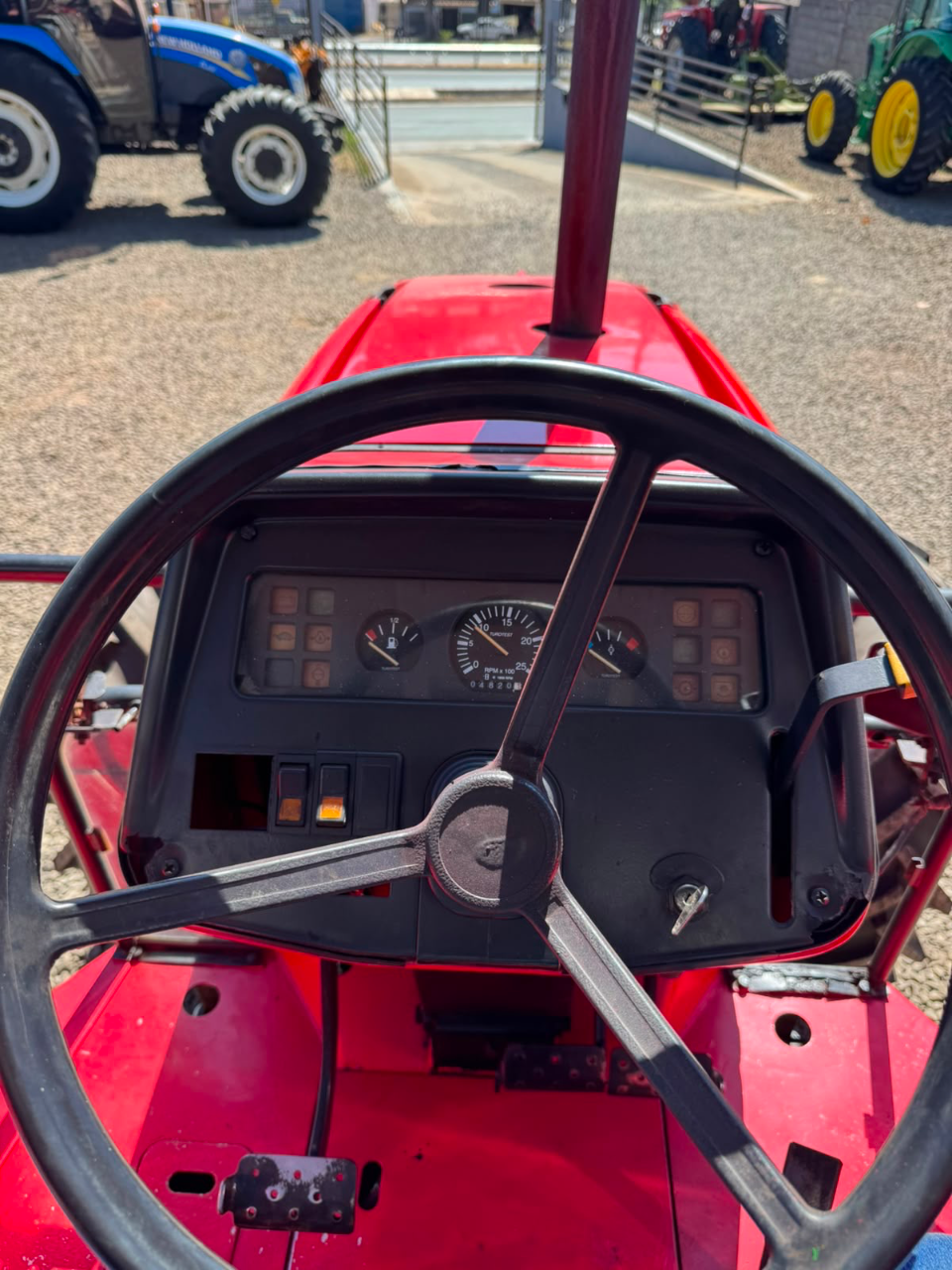 Trator Massey Ferguson  5275 ano 2004  Com 4 pneus novos  Revisado único dono  Valor 95 mil - Foto 4