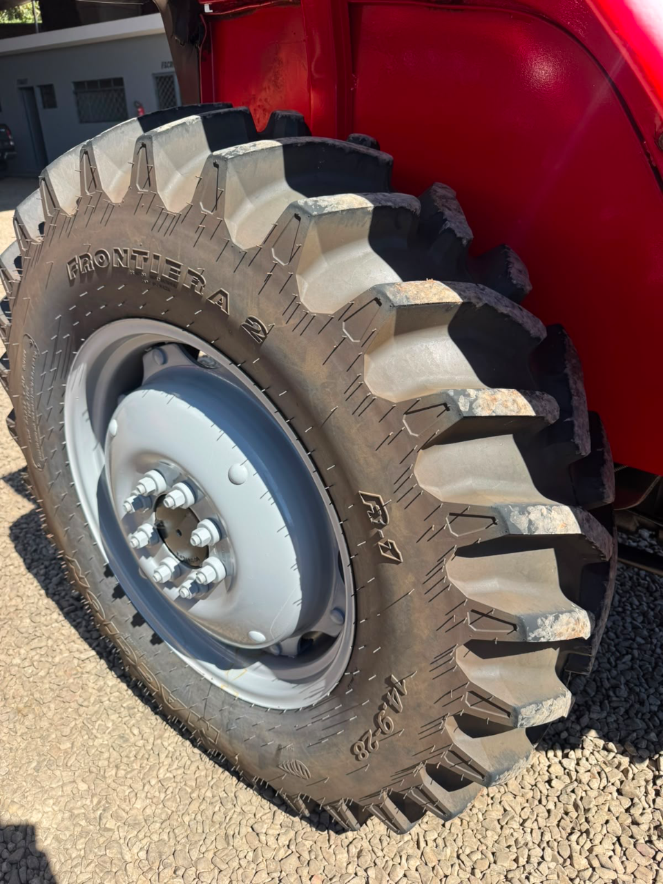 Trator Massey Ferguson  5275 ano 2004  Com 4 pneus novos  Revisado único dono  Valor 95 mil - Foto 8
