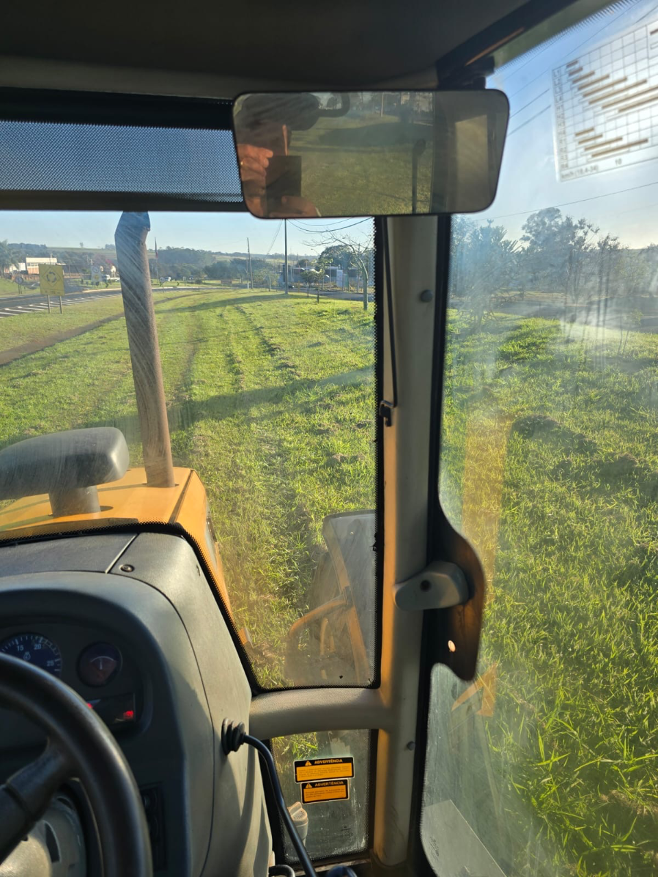 Trator Valtra Bm 100 ano 2016 Com gabini original  Com 4 pneus novos  Semi novo único dono  Pronto para trabalhar  Valor 170 mil - Foto 8