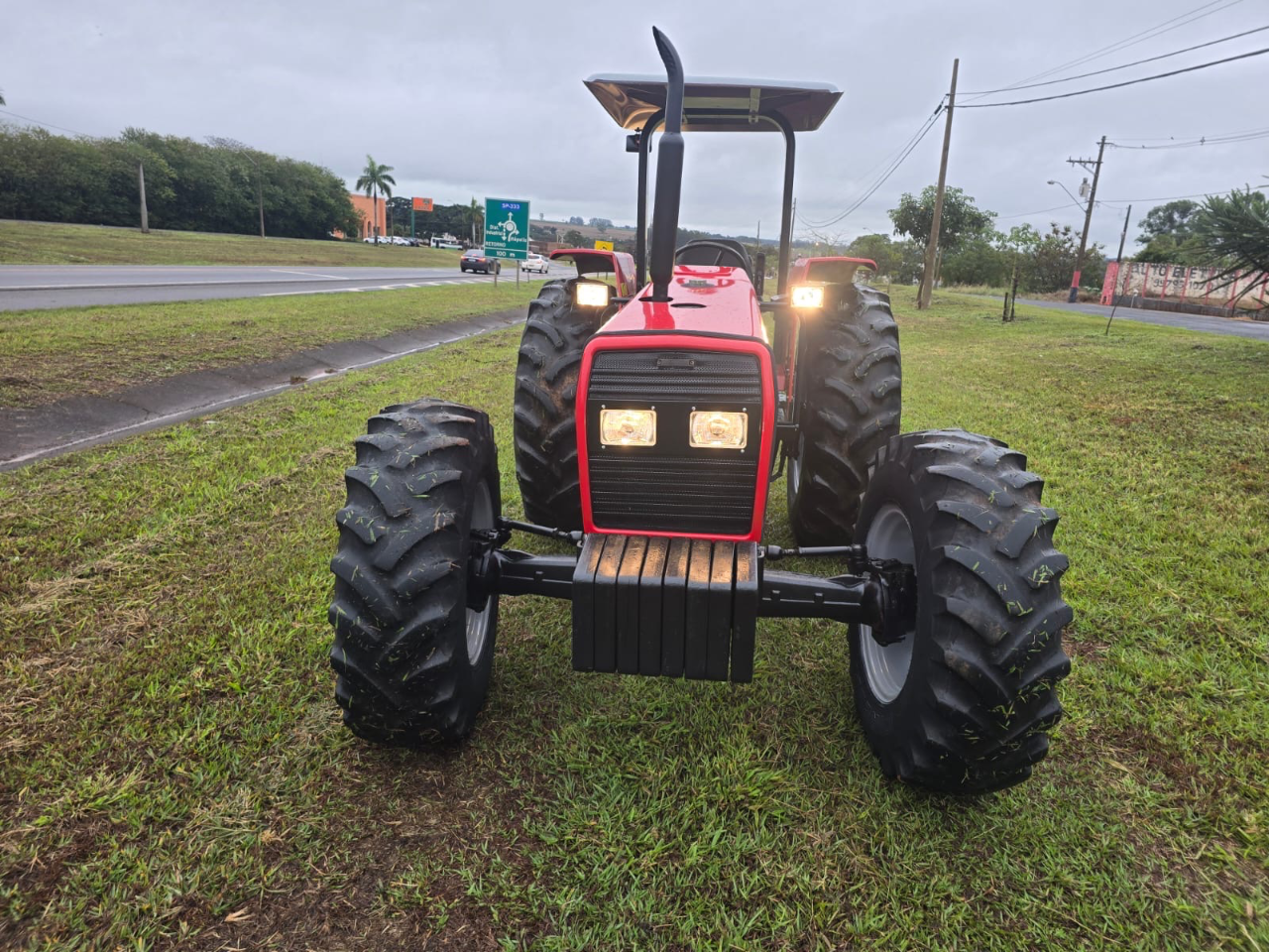 Trator Massey Ferguson advance 290 ano 2002 Com 4 pneus novos  Com comando duplo  Revisado Porto para  Trabalhar valor 125 mil - Foto 5