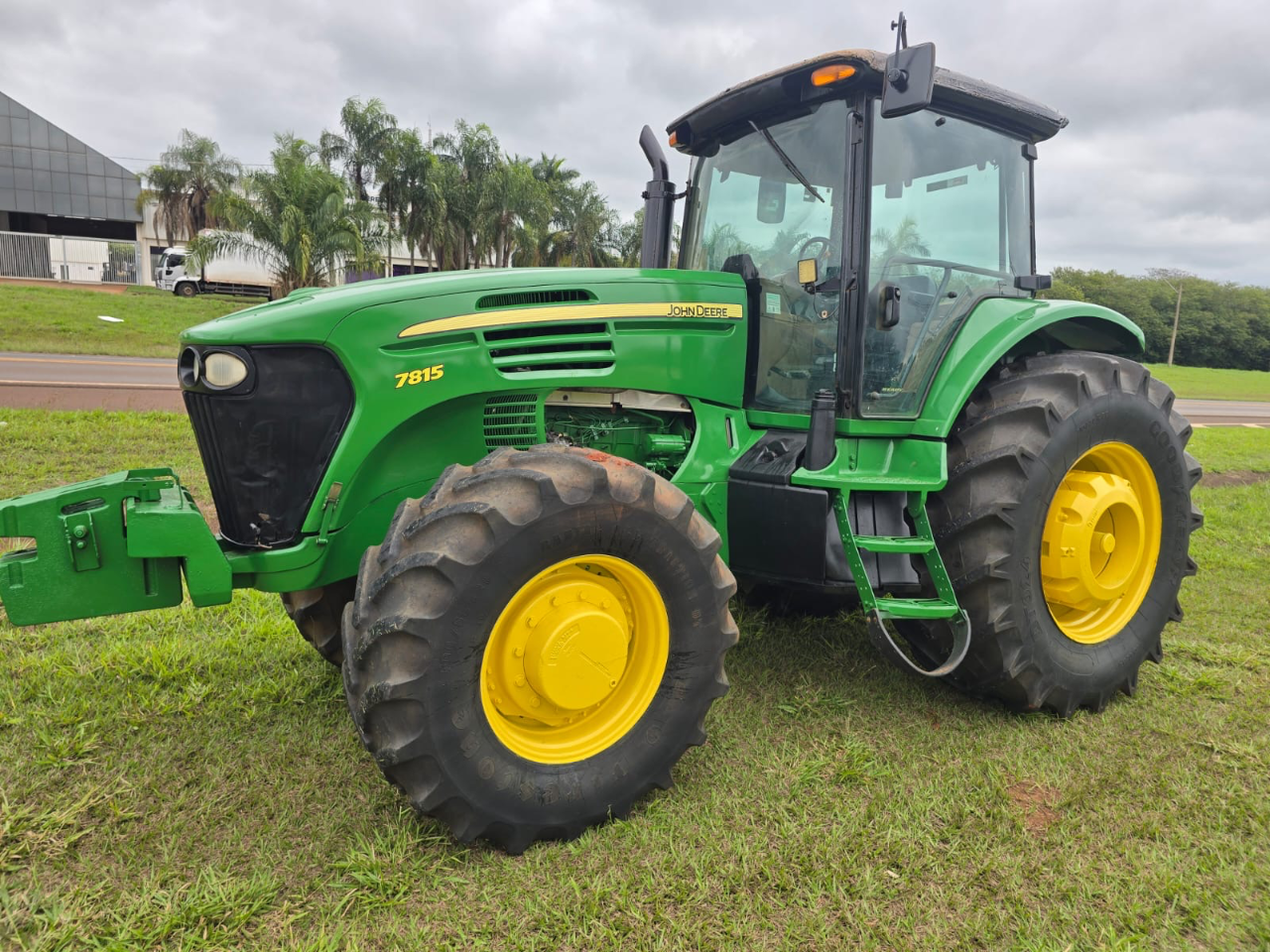 Trator john Deere 7815 ano 2008 Com gabini original Cum 4 pneus novos Único dono Porto para Trabalhar valor 200 mil - Foto 1