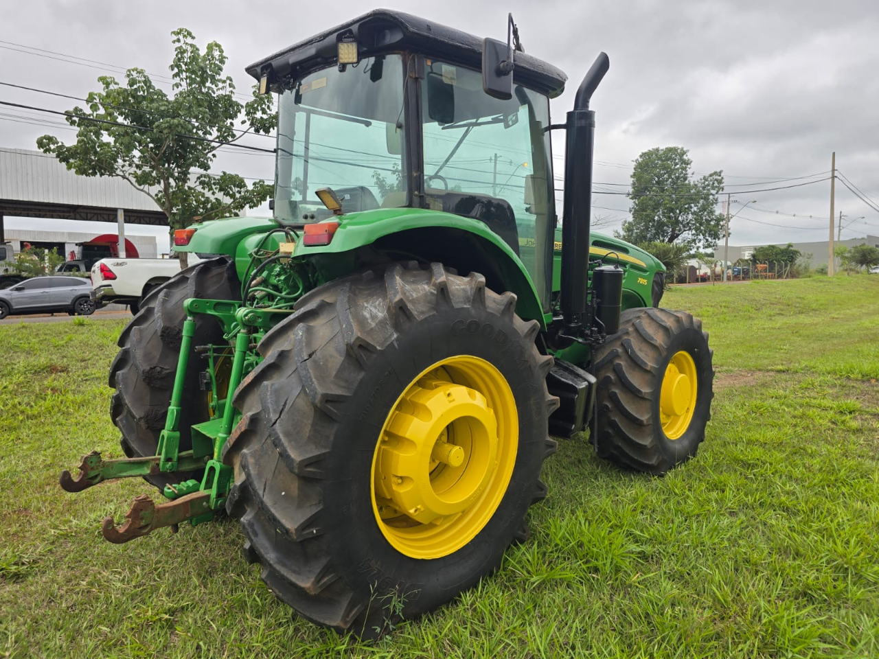 Trator john Deere 7815 ano 2008 Com gabini original  Cum 4 pneus novos  Único dono Porto para  Trabalhar valor 200 mil - Foto 5