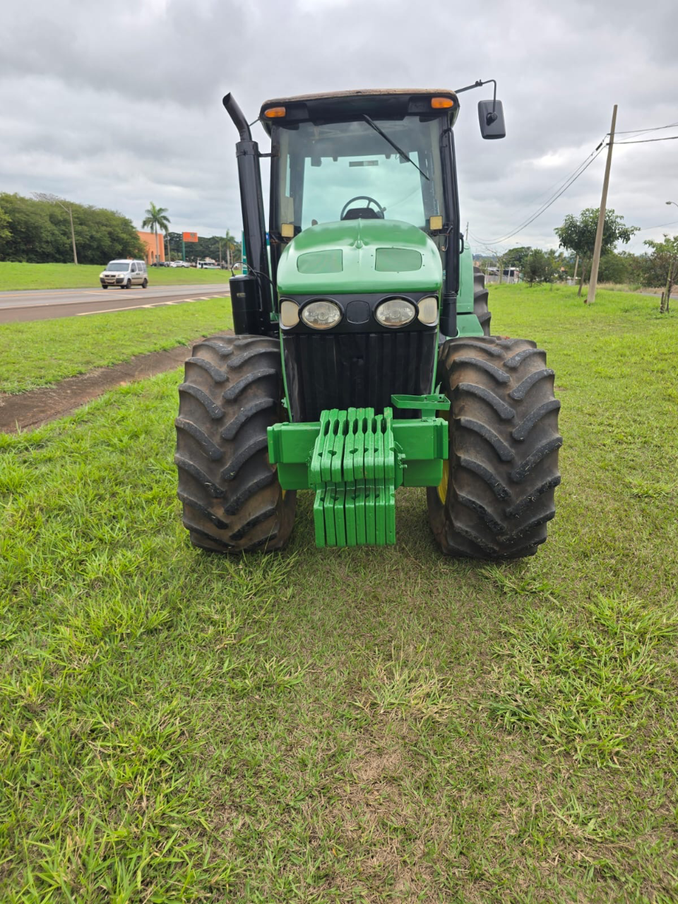 Trator john Deere 7815 ano 2008 Com gabini original  Cum 4 pneus novos  Único dono Porto para  Trabalhar valor 200 mil - Foto 6