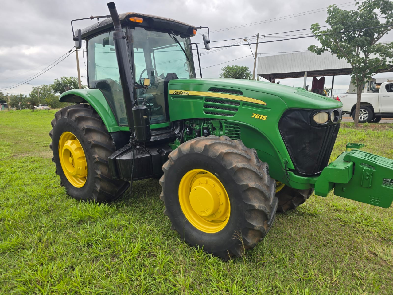 Trator john Deere 7815 ano 2008 Com gabini original  Cum 4 pneus novos  Único dono Porto para  Trabalhar valor 200 mil - Foto 7