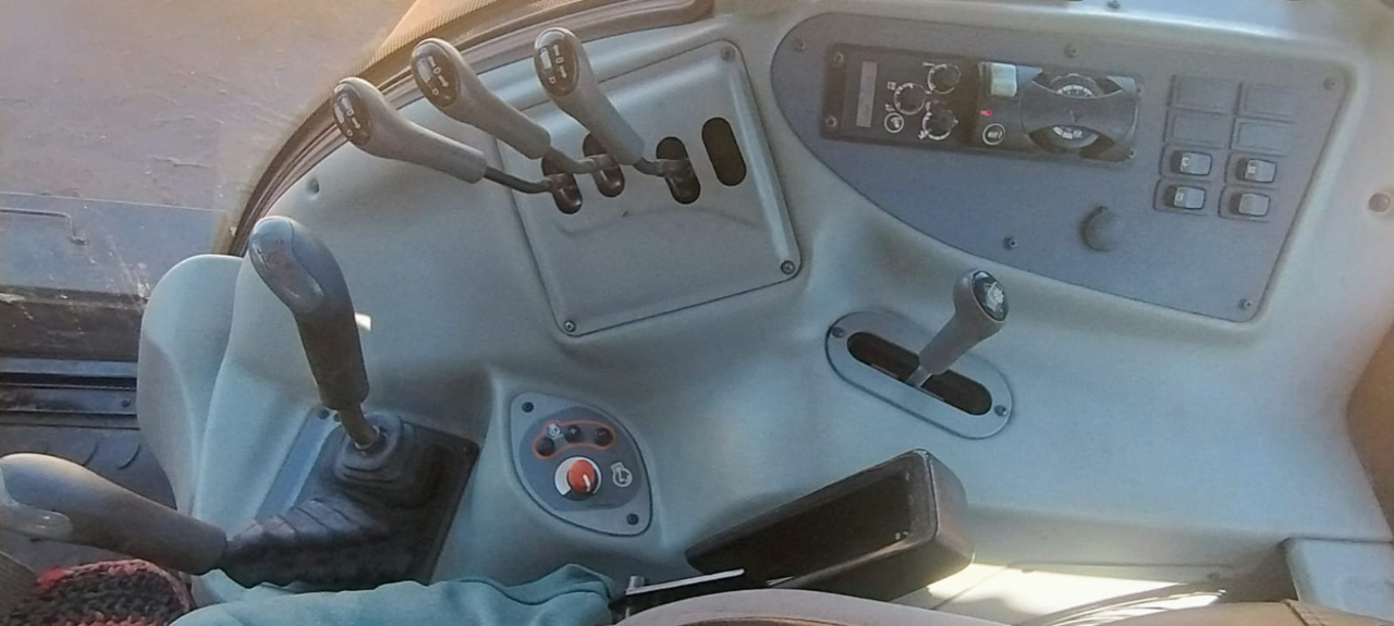 Trator Valtra bh 194 ano 2019 Semi novo único dono  Proto para trabalhar  Oportunidade de negócios  Valor 375 mil - Foto 4